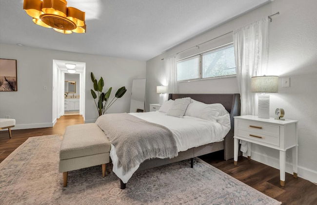 Golden Retreat: Expansive 6BR Home w Heated Pool ~ - Foto 5