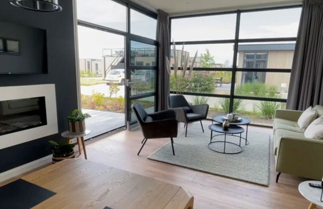 Modern Holiday Home With a Deco Fireplace - Foto 9