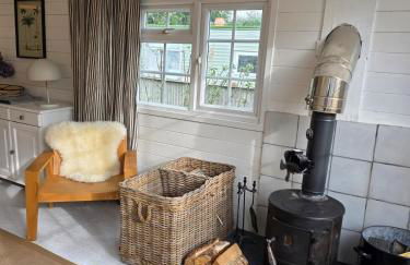 Cosy Canal-side lodge with log burner - Foto 45