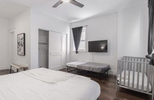 Ann Avenue Modern 3BR Home, Near Downtown with Free Parking - Photo 39