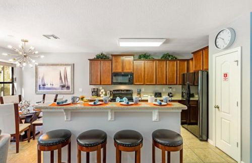 Lux Escape: Private Pool, Game Room & Near Disney - Foto 7