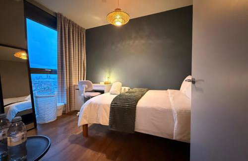 Luxury Private Room with Living Area Wembley Stadium View - Photo 7