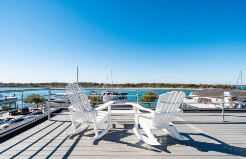 Why Knot Getaway...Rooftop with WaterView! Unit D - Foto 1