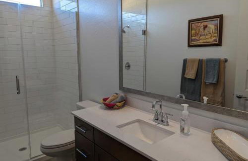 Southwest Mountain View Hideaway, Cozy Comfort at it's Best - Photo 4