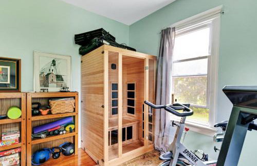 Mountain View Victorian with Convenient Location and Lots of Space tp Play farmhouse - Foto 24