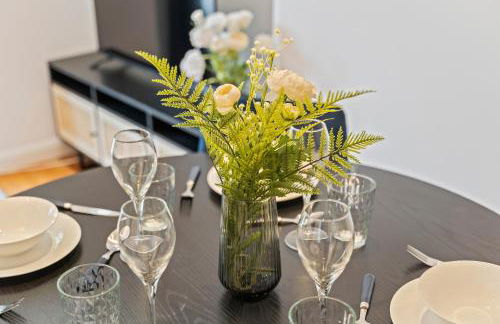 Charming 2-Bed Flat with Garden in London - Foto 7