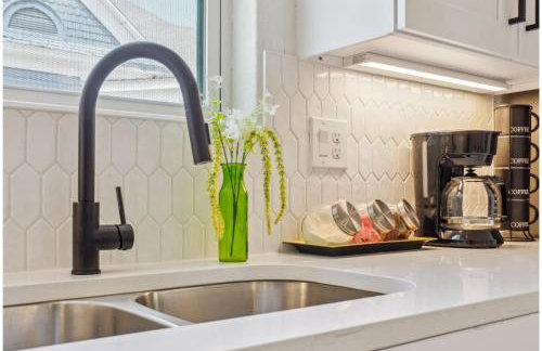 Skyline Retreat 3BR-3BA w Stunning Views Near DT - Foto 12