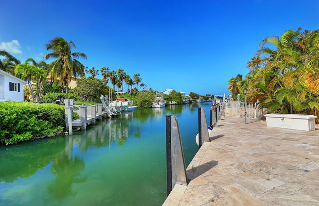 Waterfront Luxury Home With Pool And Boat Dock 3 Bedroom Home by RedAwning - Foto 32