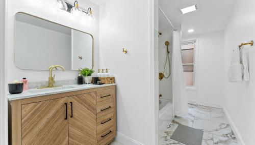 Family Friendly 4BR. Trendy & Great Location - Foto 4, Shower