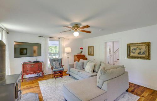 Hot Tub Soaks and Fireside Nights! Marshall Cottage - Foto 5