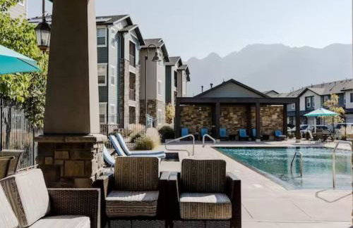 Spacious 2-Story, Pet&Fam Friendly, WFH, Gym&Pool - Foto 6