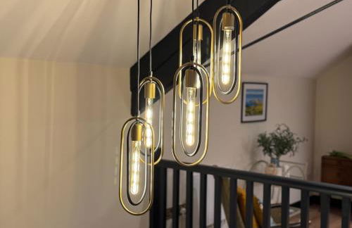 Converted Welsh Sunday School with Sea View & Garden on Anglesey - Dog Friendly - Photo 35