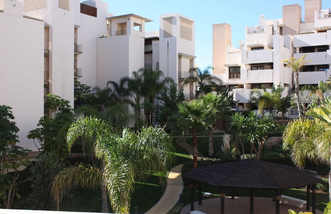 Beach Apartment - Private Pool - Photo 14