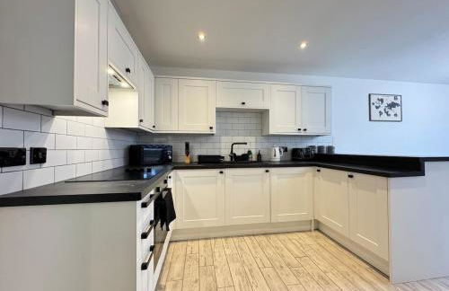 Modern 2 Bedroom Apartment - Near Hospital & Racecourse - Foto 19