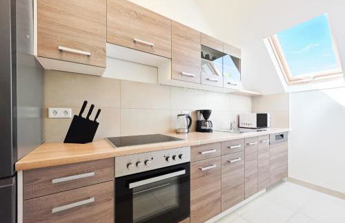 Tolstov Apartments - 4 Room Apartment - Maisonette - Balcony - 20 Min Messe DUS and Old Town DUS - Foto 6