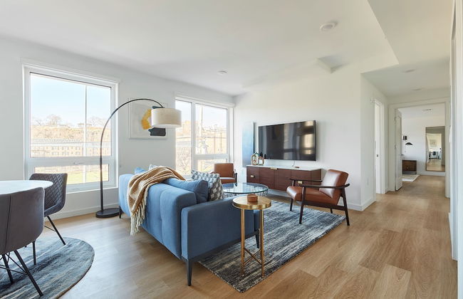 Stylish 2 BR w Roof Deck Access - Mins to NYC - Foto 3