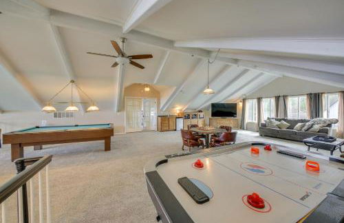 Beachfront Sagle Retreat with Boat Dock and Lift - Foto 12