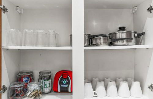 Free Parking ,Modern 4 bedrooms 10min from Birmingham city centre ideal for contractors ,Groups and Families - Photo 37