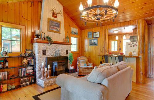 Lakefront Cabin with Private Dock and Fire Pit! - Foto 3