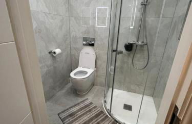 En-suite Double Room - Private Entrance & Free Parking - Foto 24