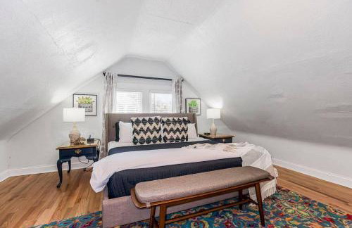 Modern Comfort in Historic Charm: 4BR KC Retreat - Foto 14