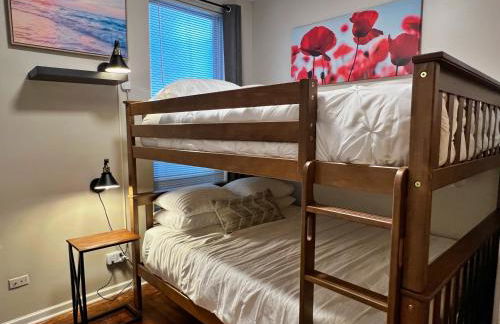 The Banksy-Free Parking -4 bedroom w King bed- Firepit Rooftop near United Center - Foto 26