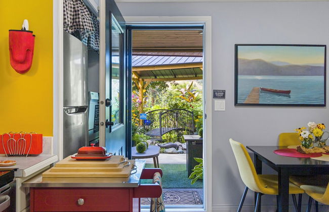 Rayleigh River Retreat - Garden Oasis - Photo 28