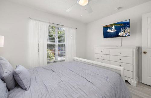 483-Stunning 6 bed home with private pool overlooking quiet conservation area - Foto 10