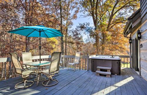 Luxe Dog-Friendly Cabin with Hot Tub and Game Room - Foto 23