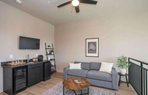 2 Bedroom + Loft Condo, Coffee Shop in Building - Foto 5
