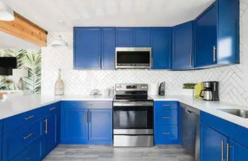 Beach House with Huge Deck and Great Views - Photo 4