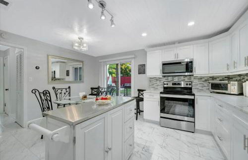 Sleeps 8 Near Busch Gardens with BBQ and Fenced Yard - Foto 2