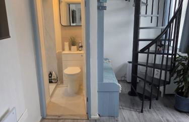 Cozy 1 Bed Retreat - Amlwch - Photo 3