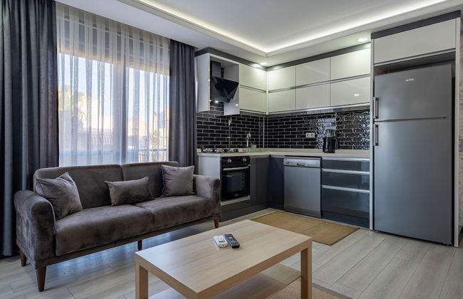 Eluxio Suite Hotel - Photo 45