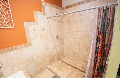 Trendy Modern Loft in Rino Art District - Photo 26