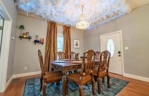 Wizard House + Hot Tub, Private Creek, Large Yard - Foto 14