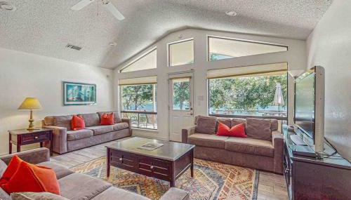 Spacious Lakefront Home with Water Views, WiFi & Private Washer/Dryer - Photo 4