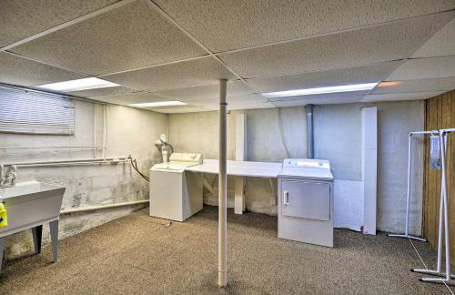 Bluefield Retreat with Pool Table Near Parks! - Foto 26