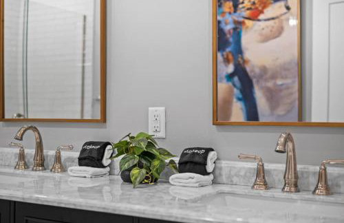 Immaculate Penthouse Double King Suite on Butler St with rooftop deck and free off street parking - Foto 33