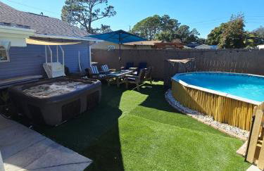 5 Mins from beach and has pool, hot tub, games, pet friendly - Foto 10