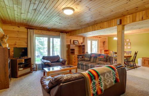 Lakefront Hazelhurst Cabin Dock and Pool Table - Foto 19