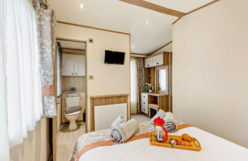 Binky Lodge Stylish Cosy 3-Bedroom Holiday Lodge Hoburne Naish Barton on Sea - Photo 6