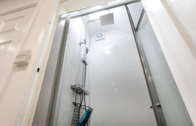 Nottingham Top Serviced Home - Photo 32