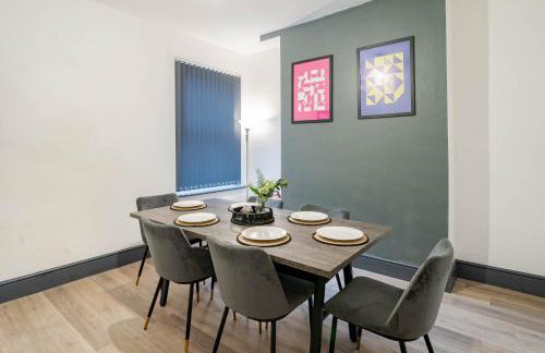 Spacious 3-Bedroom Home Near City Centre with Parking - Foto 8