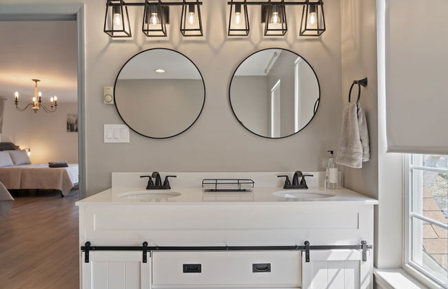 Amazing Vacation House In Poconos~hottub~game Room 6 Bedroom Home - Foto 48