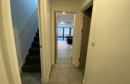 2 bedroom duplex apartment close to UHW & city centre - Foto 21