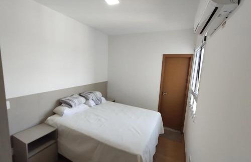 Apartamento na praia, 2 quartos e área de lazer - Foto 79