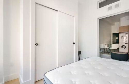 19-4I Stylish 1BR in the Heart of the East Village - Foto 15