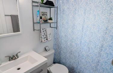 3 bedroom *Downtown* with Firepit - Foto 20