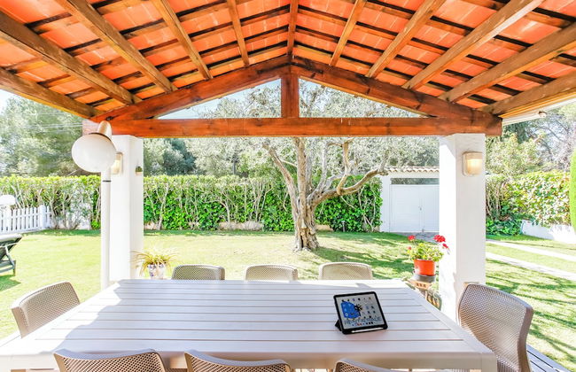 Just 10 Minutes From Sitges, House With Private Garden and Pool- - Foto 49